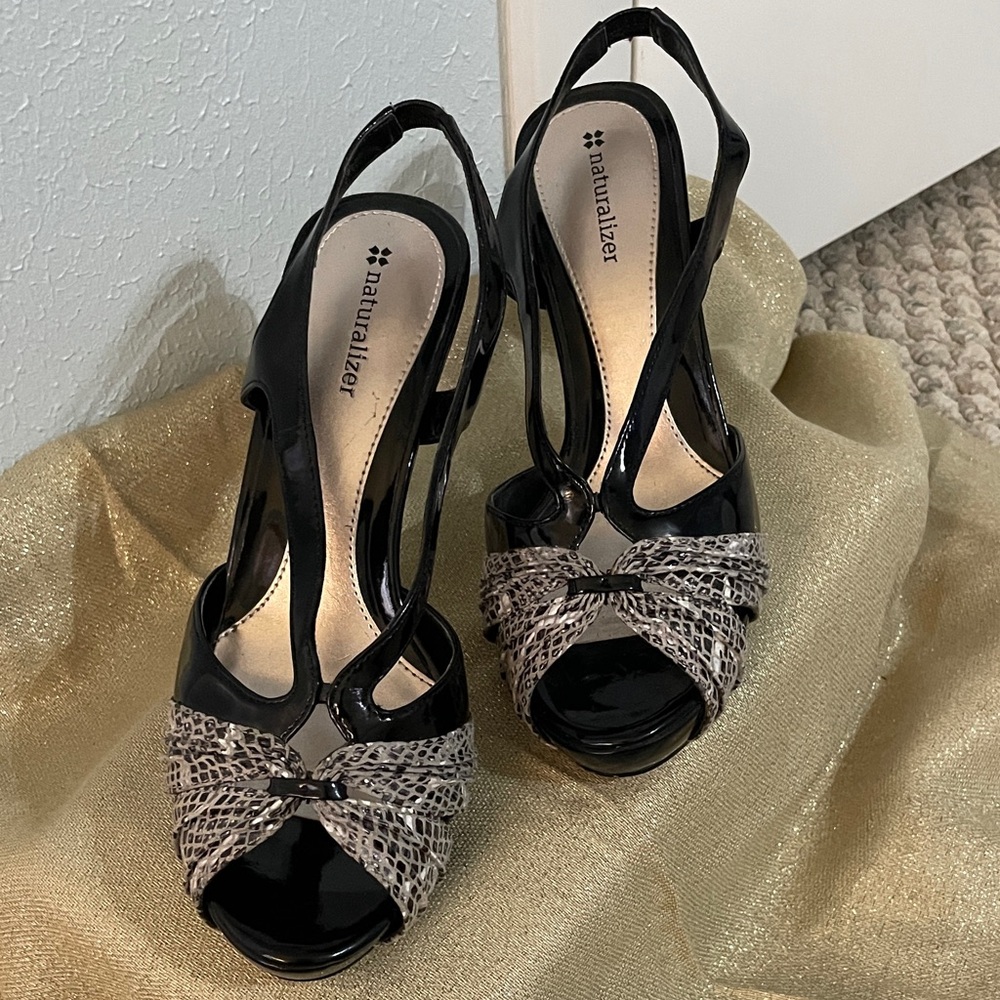 Naturalizer Black Patent Slingback Heels with Snakeskin Bow Accent